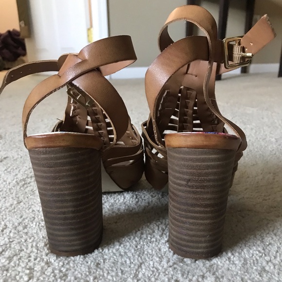 Tan heeled sandal - Picture 4 of 4